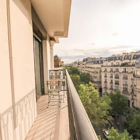 Luxuriousflat#victorhugo#trocadero#vieweffeiltower * Parigi