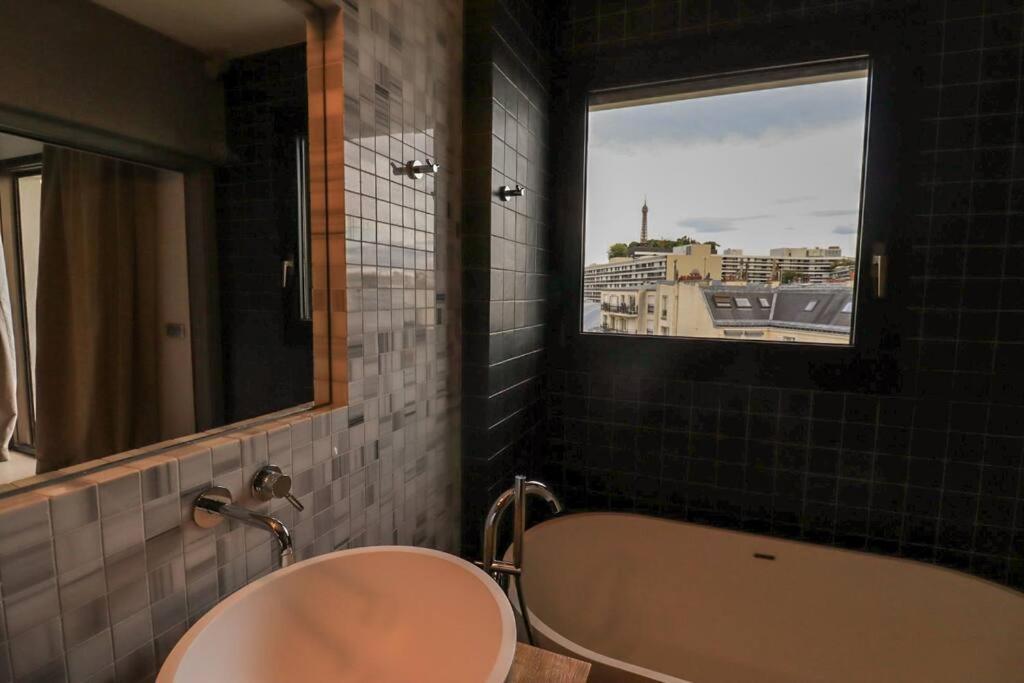 Luxuriousflat#victorhugo#trocadero#vieweffeiltower Parigi